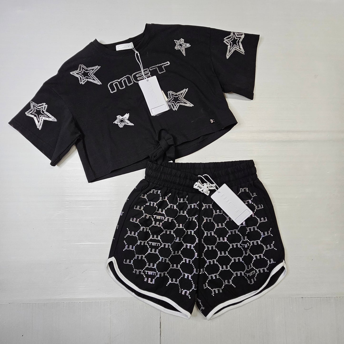 Completo bimba MET ME243 nero top crop con stelle e shorts con strass