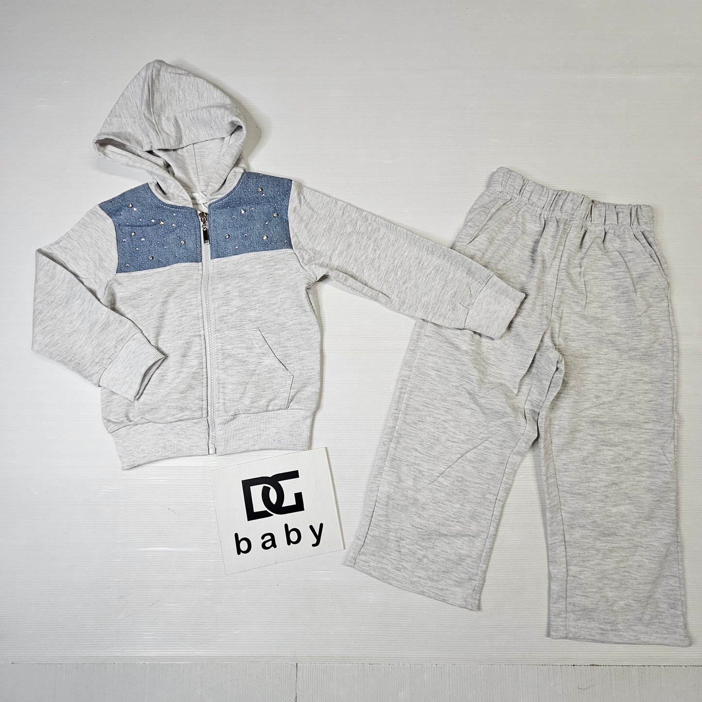 Completo tuta bambina con cappuccio e dettagli strass