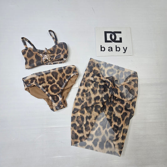 Costume Neonata Leopard Chic – Bikini con Pareo Coordinato