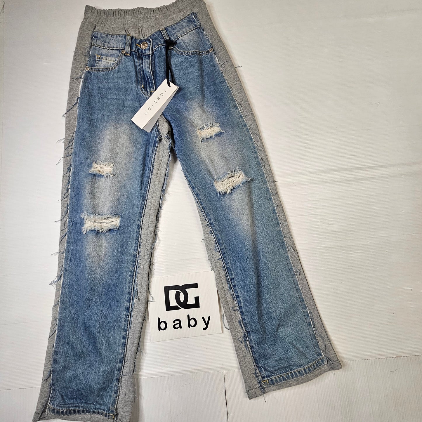 Jeans  con inserti felpa grigia e strappi – TOBETOO