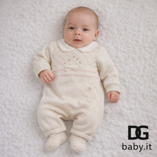 👶✨ Tutina neonata ricamata panna – Art. 23409