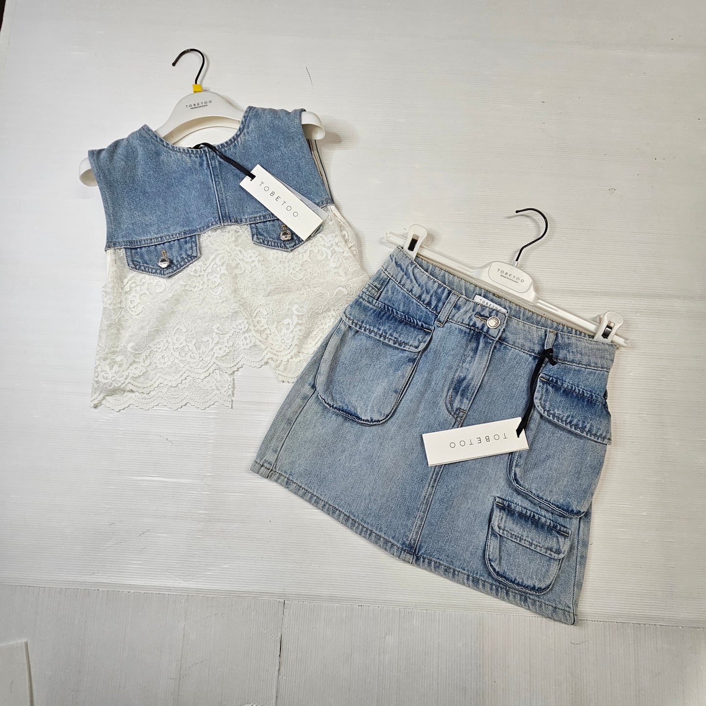 Completo Ragazza Tobetoo – Top in Pizzo e Gonna in Denim
