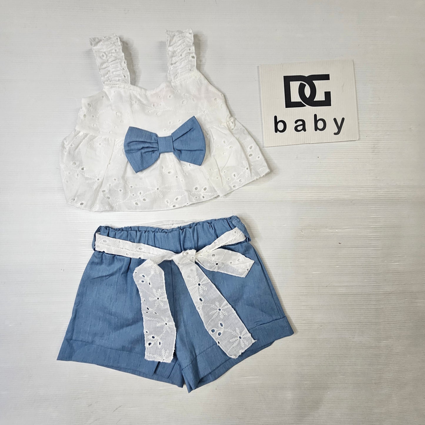 Completo Bambina Fiocco Azzurro con Top Sangallo e Shorts