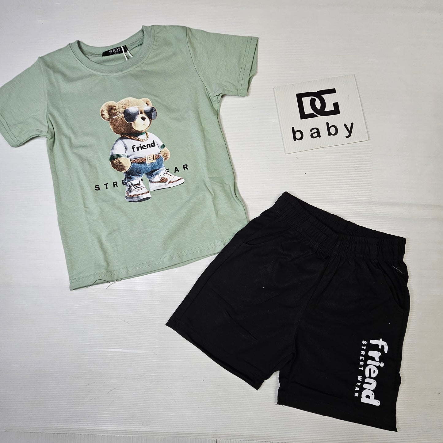 Completo bambino t-shirt orsetto Frien e bermuda sportivi