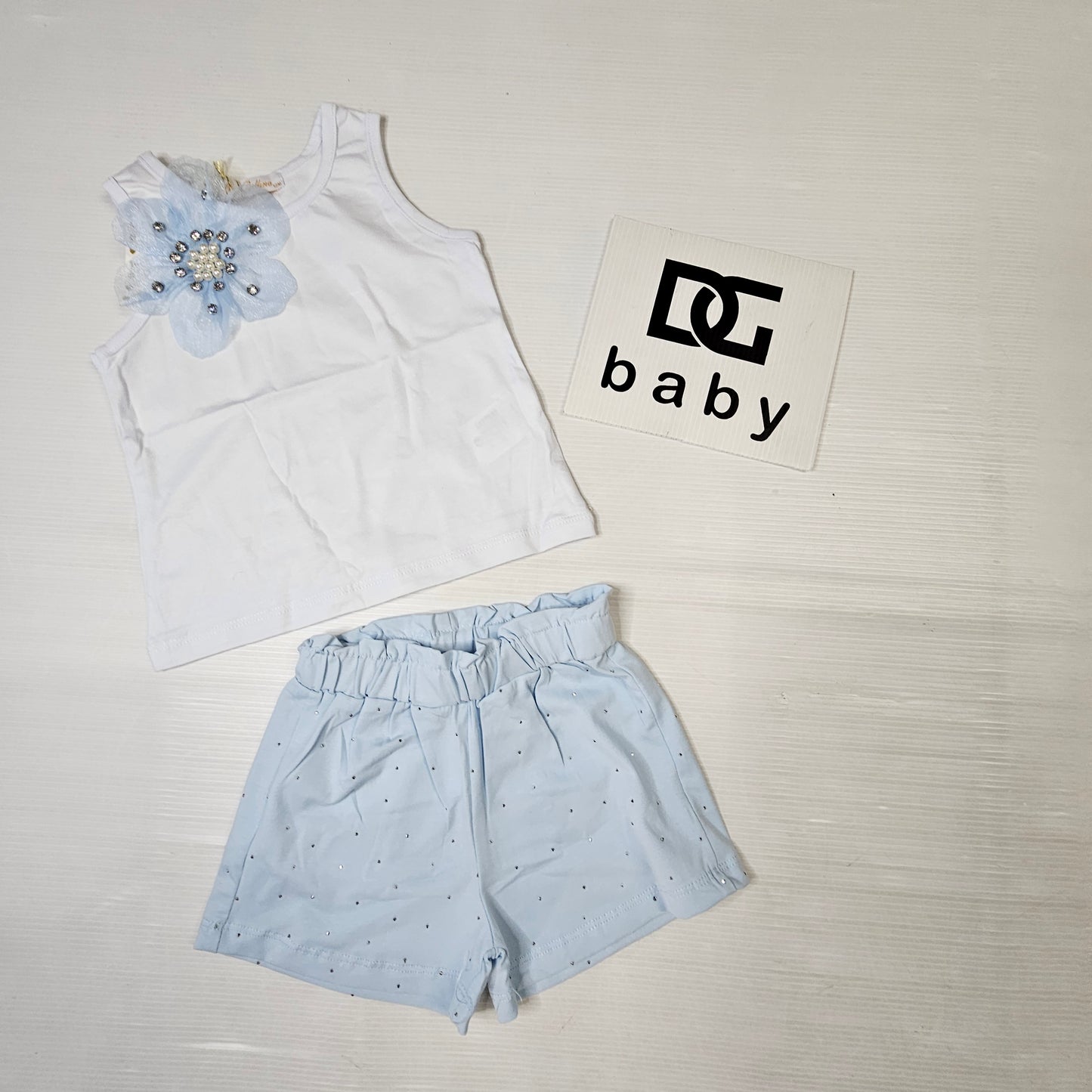 🎀 Completo bimba con fiore gioiello e shorts