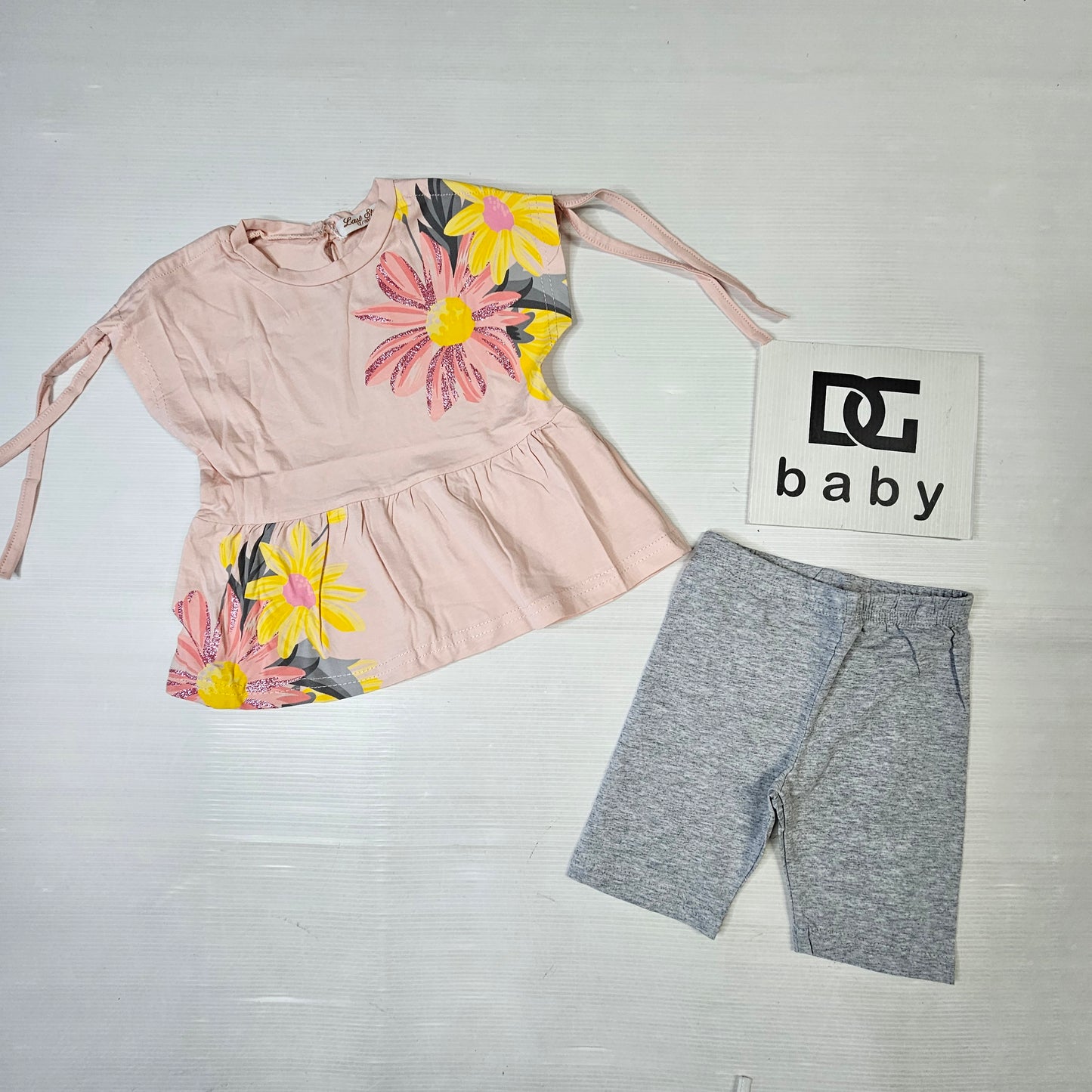Completo bimba estivo con leggings ciclista e maglia floreale 🌸