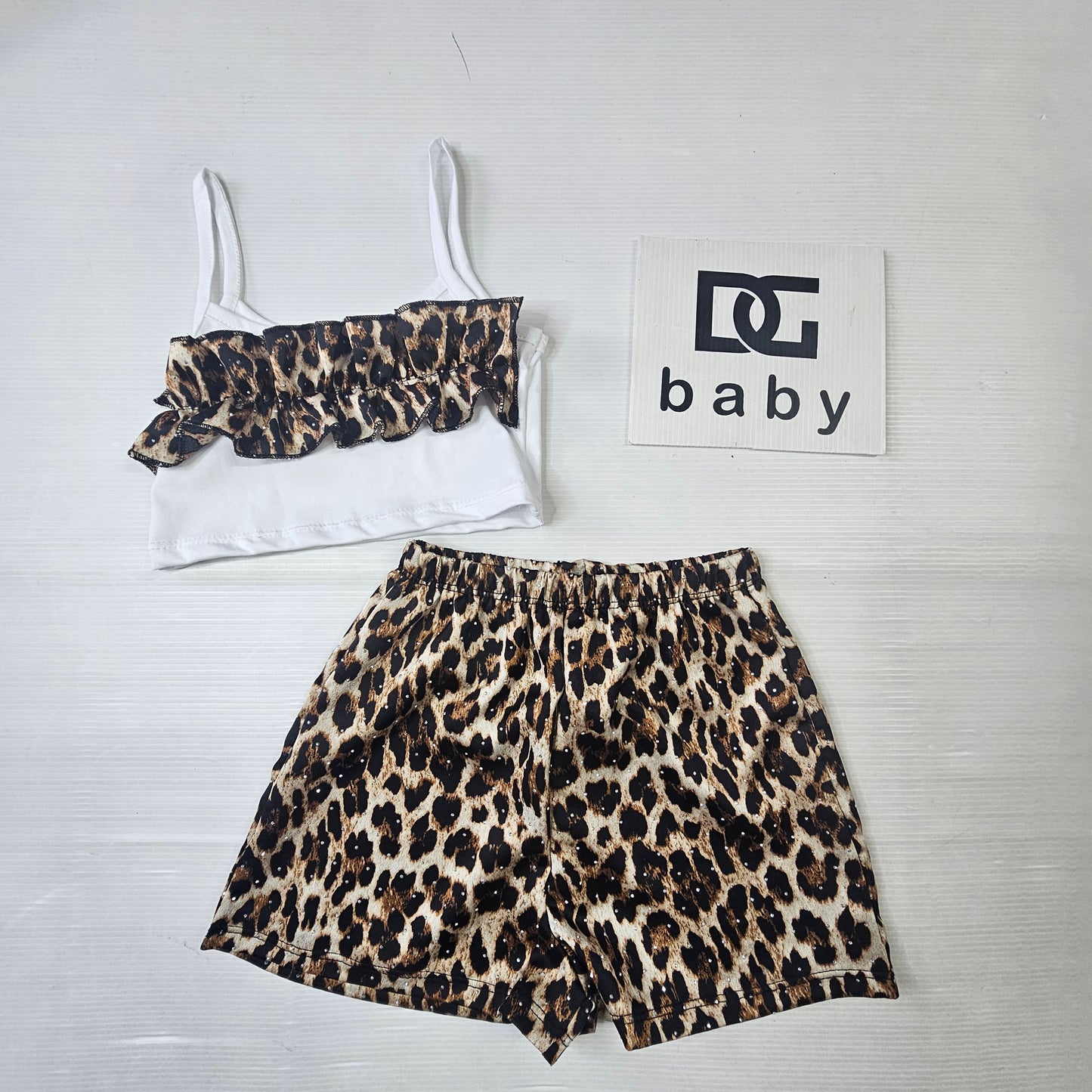 Completo Bambina Top con Volant Animalier e Shorts Coordinati