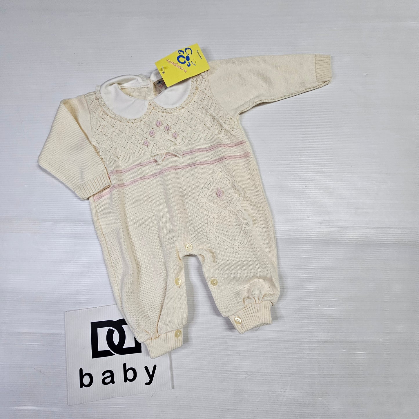 👶✨ Tutina neonata ricamata panna – Art. 23409