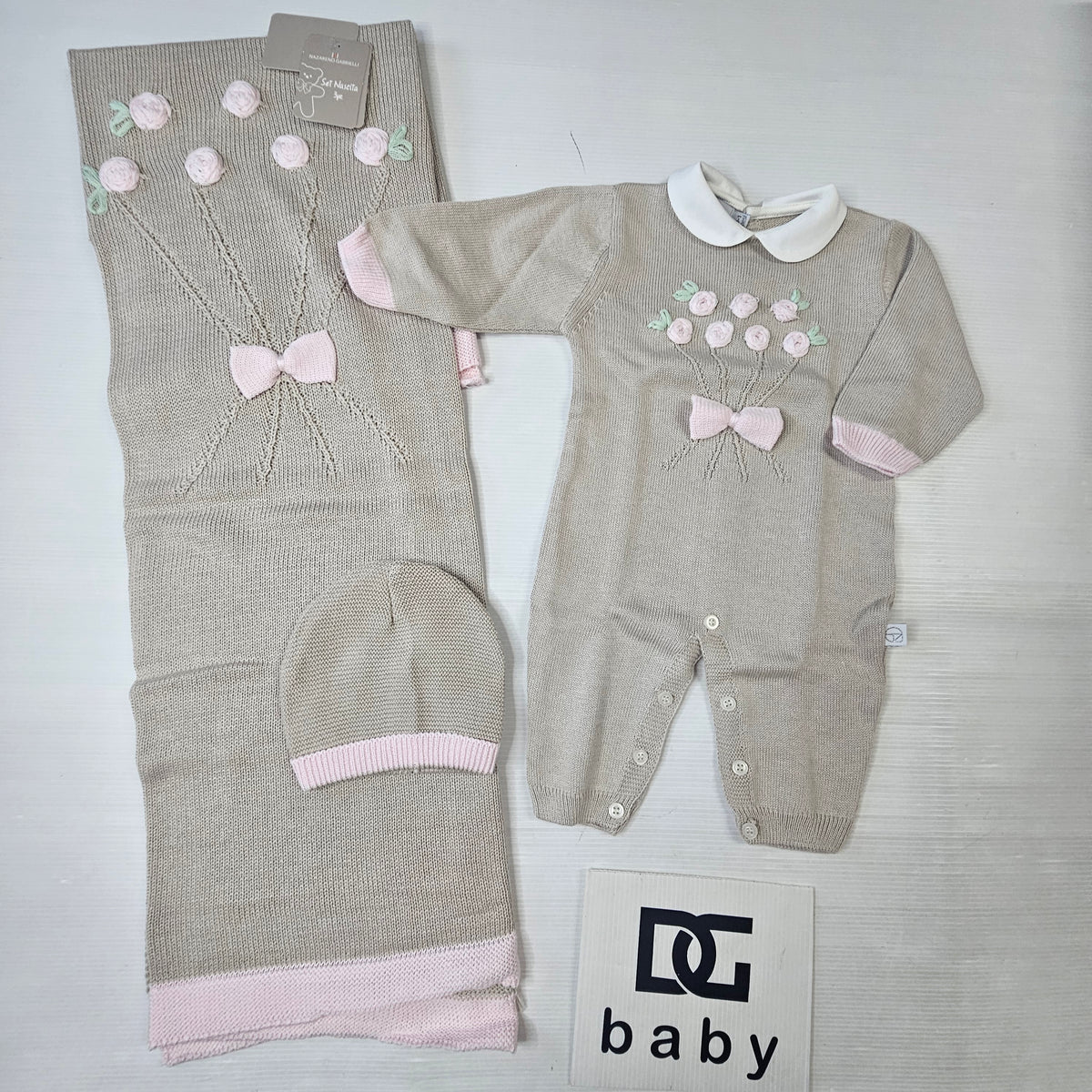 🎀 Set neonata 3 pezzi in maglia ricamata – NG 3484/15 👶💖
