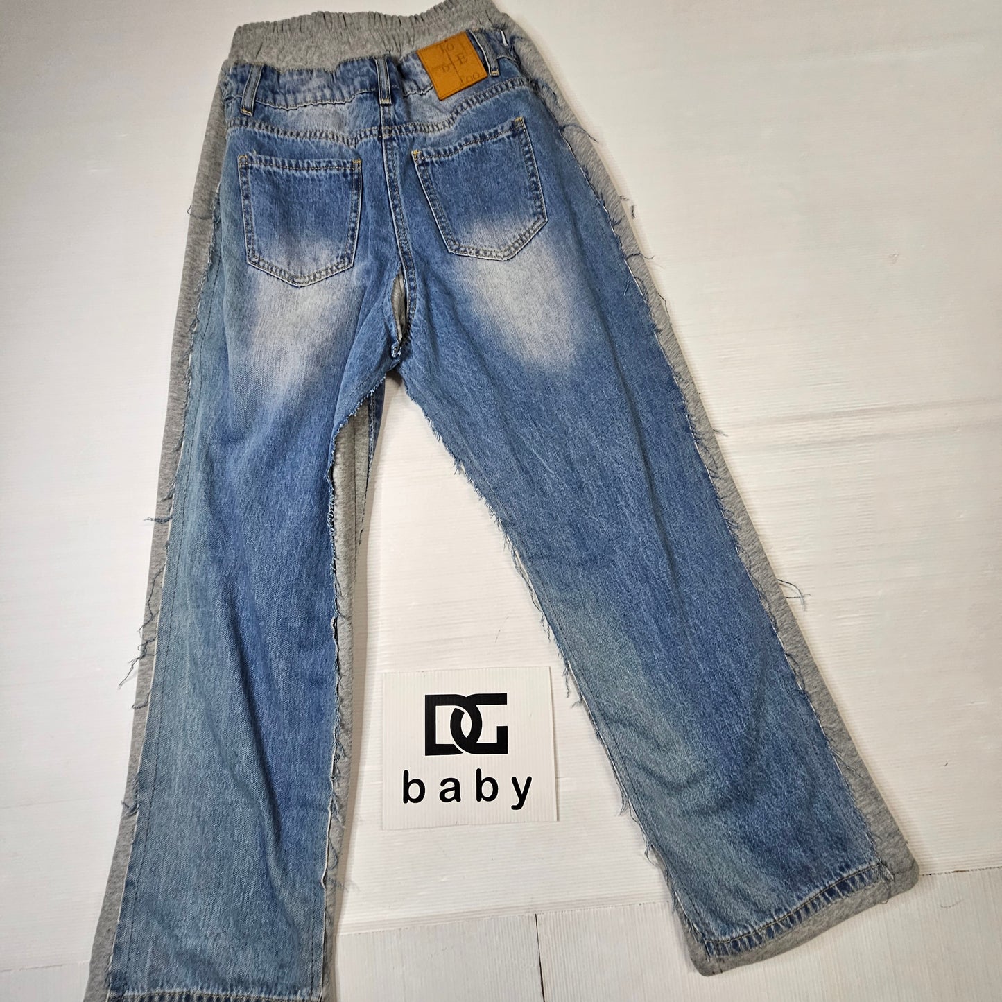 Jeans  con inserti felpa grigia e strappi – TOBETOO