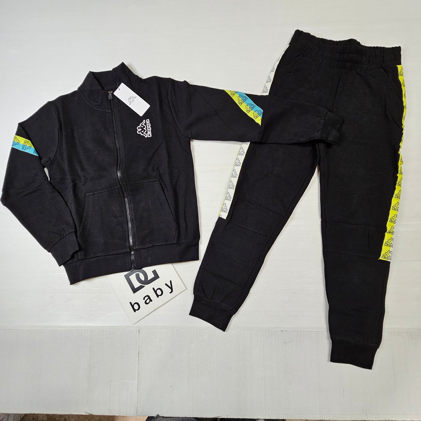 Tuta bambino Kappa “Street Tape” felpa zip + pantalone coordinato